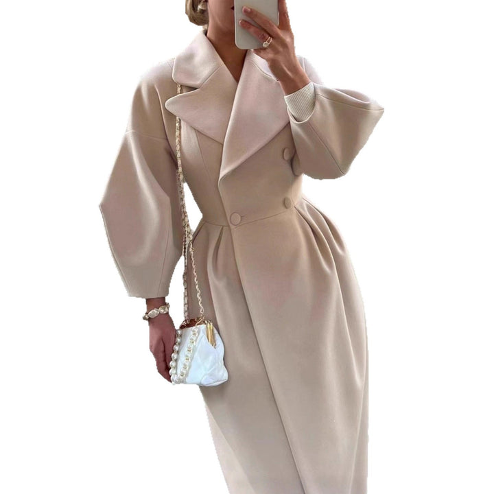 Kvinders elegante trenchcoat med skræddersyet pasform og sideslids Stilla