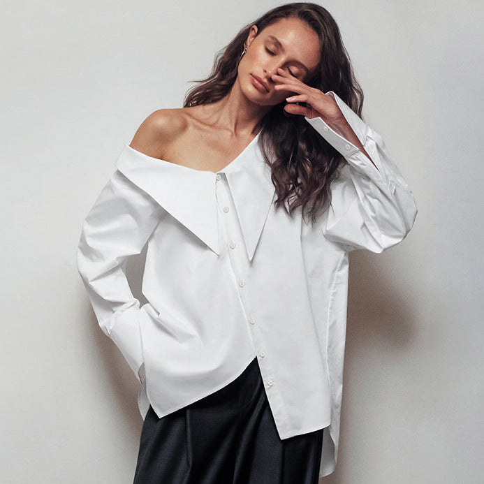 Dame Oversized Skjorte med asymmetrisk Udsnit og voluminøse Ærmer Stilla