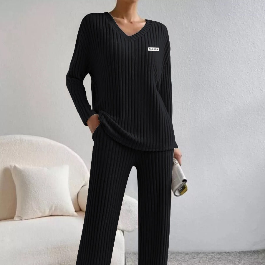 Dame Relax-sæt med struktureret stof og elegante detaljer Stilla