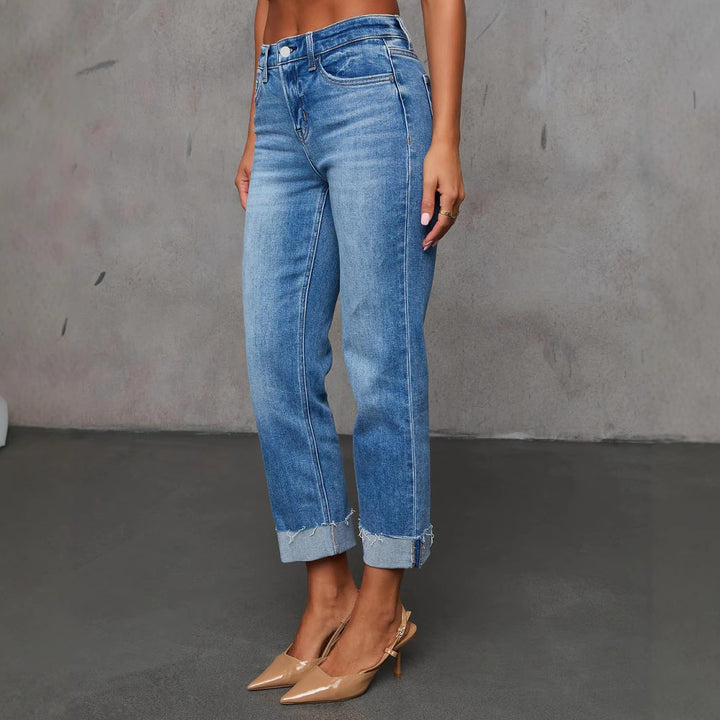 Dame Mom-jeans i afslappet cropped stil med fransede afslutninger Stilla