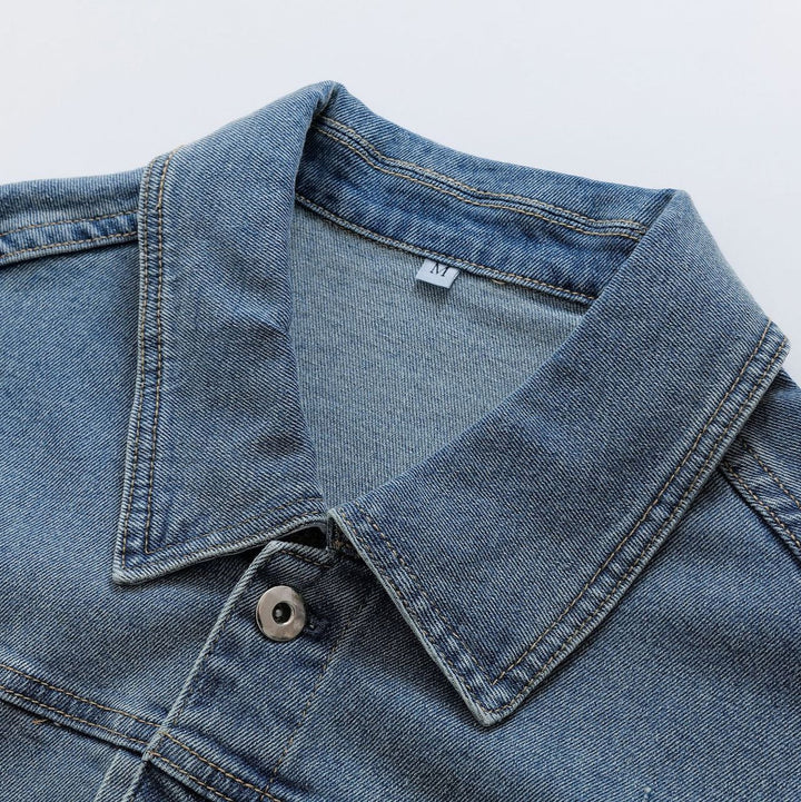 Dame Denimjakke med moderne snit og innovative udsmykninger Stilla
