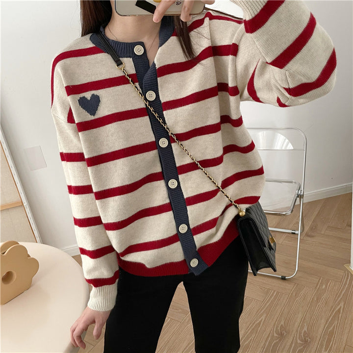 Femme Stribet Knap-Front Strikcardigan med Hjerte Symbol Stilla