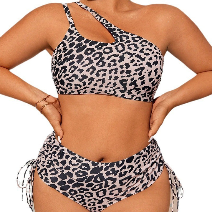 Dames triangel-bikini med asymmetrisk skæring og dekorative snorebind Skovae