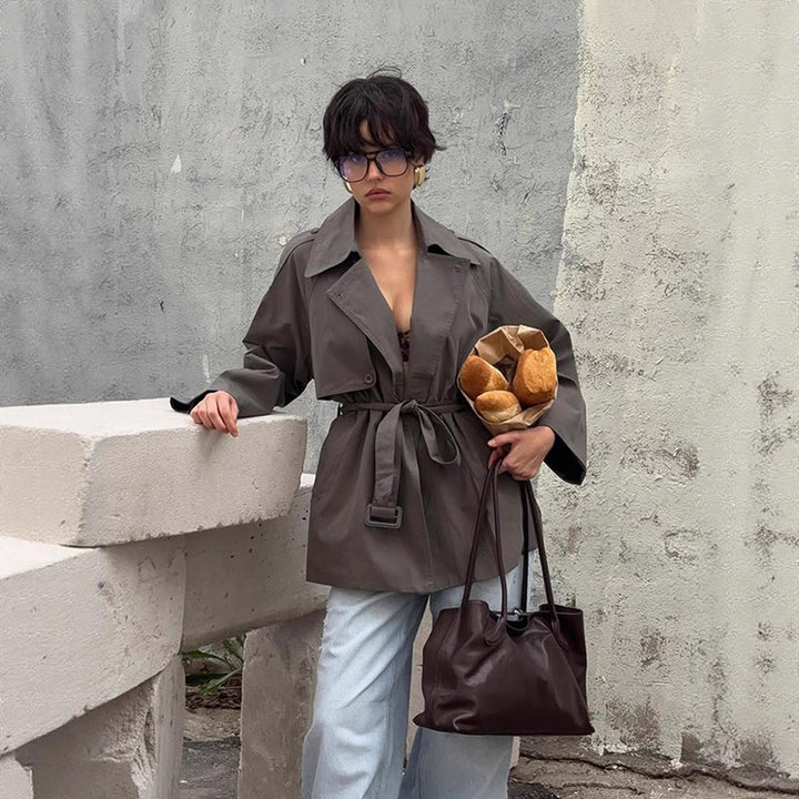 Dame modische trenchcoat-jakke med aftageligt bælte og oversized fit Stilla