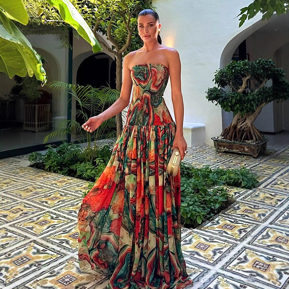 Dame Maxikjole med raffineret strapless design og farverigt marmorprint Stilla