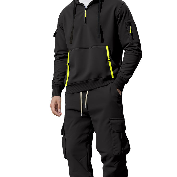 Herre casual halv-zip hoodie med kængurulomme og cargo joggerbuksen med lynlåsdetaljer Skovae