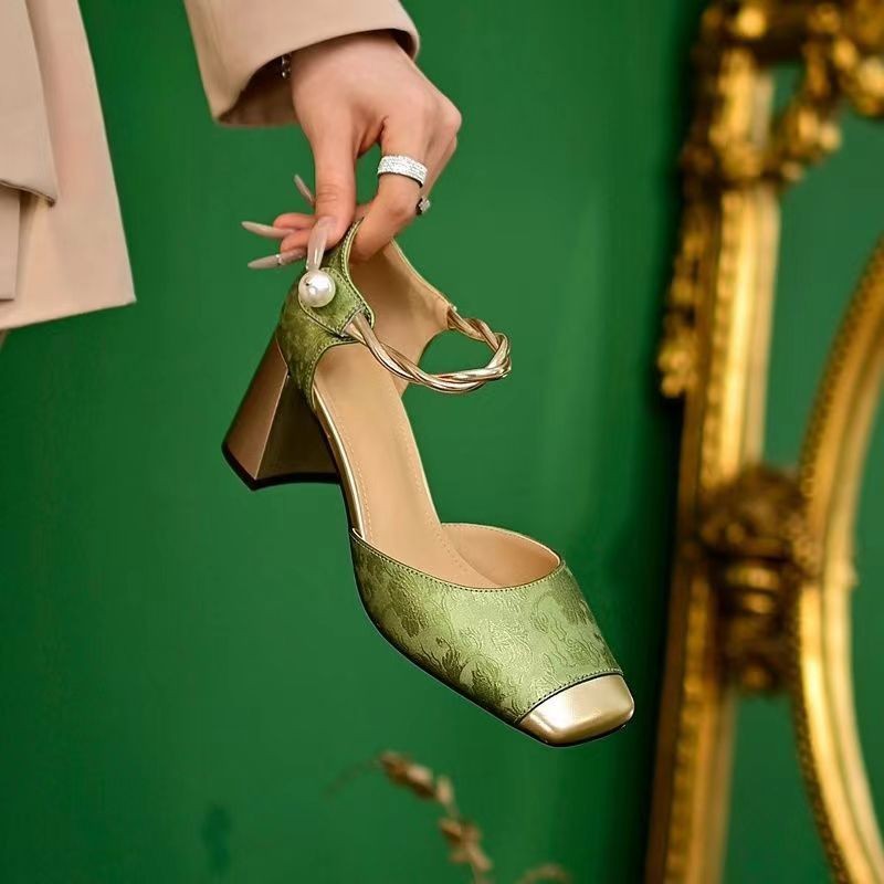 Damer nan elegante Slingback-pumps med kvadratisk tåform, Jacquard-overmateriale og snoet smykkestrop Skovae