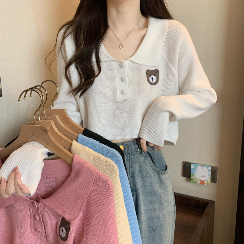 Kvinder Cropped Pullover med en knaplukning og unicorn emblem