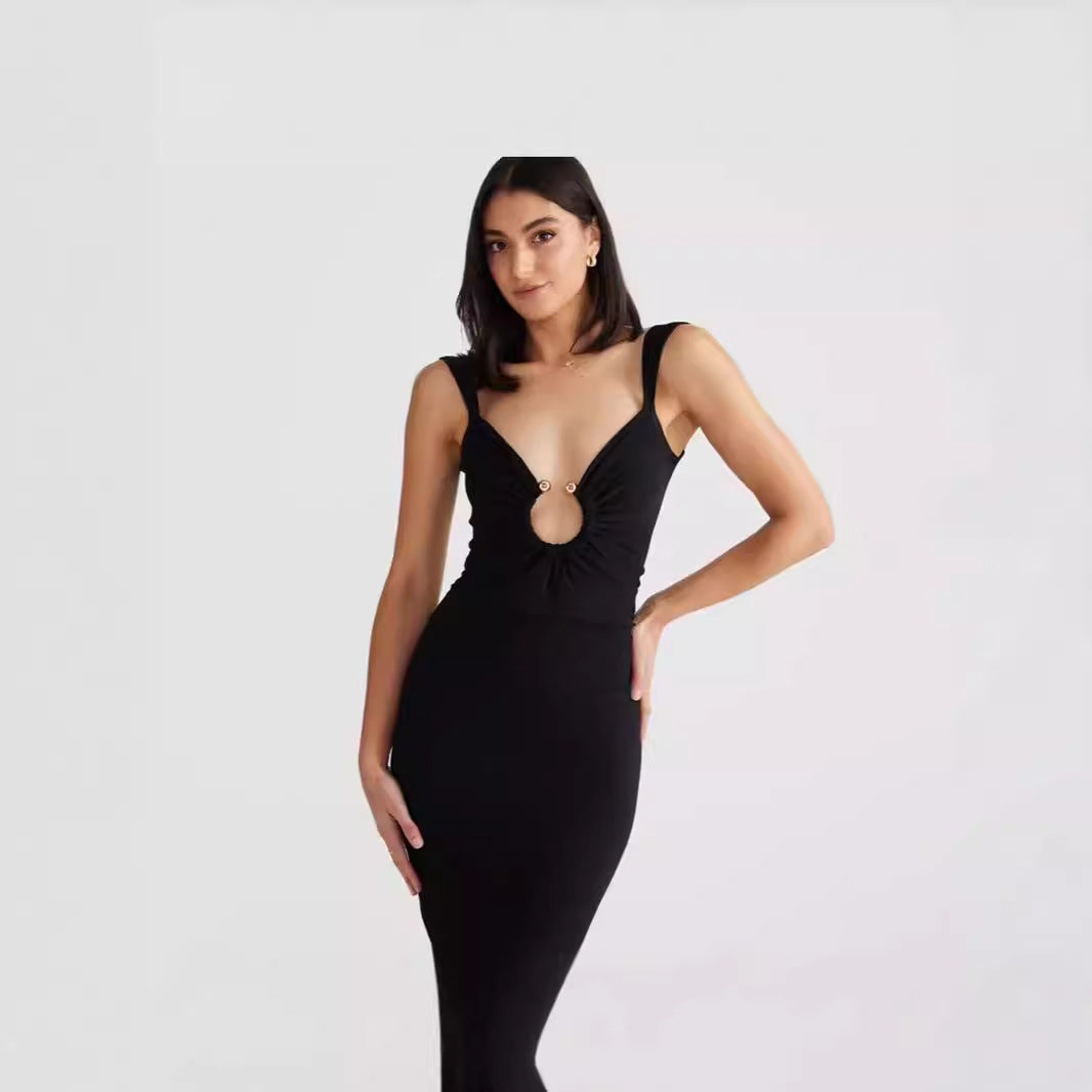 Femme Elegant rygfri maxikjole med udskæringsdetalje Stilla