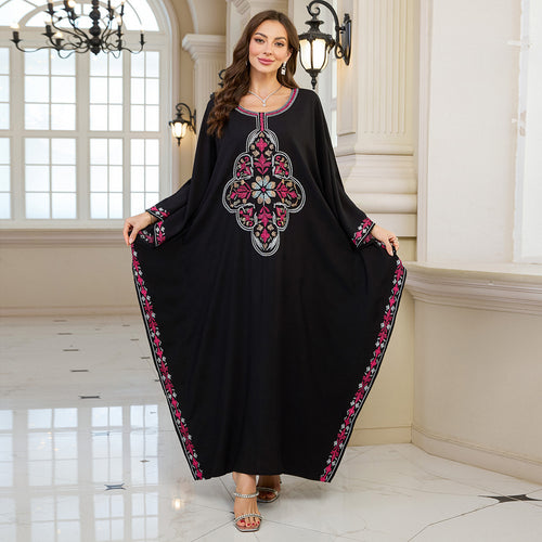 Dame kaftan kjole med kunstnerisk broderi og flydende snit Stilla
