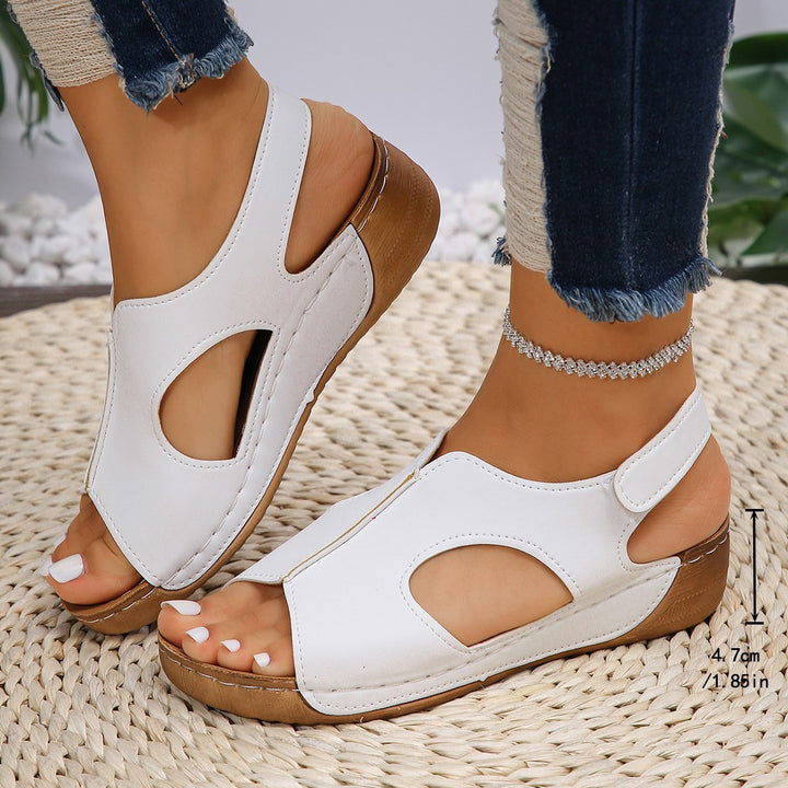 Dame Wedge-sandaler med behageligt fodseng og åndbar hulstruktur Stilla
