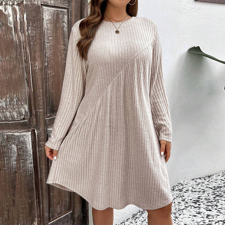 Dame casual Jersey kjole med elegante ribdetaljer og lange ærmer Stilla