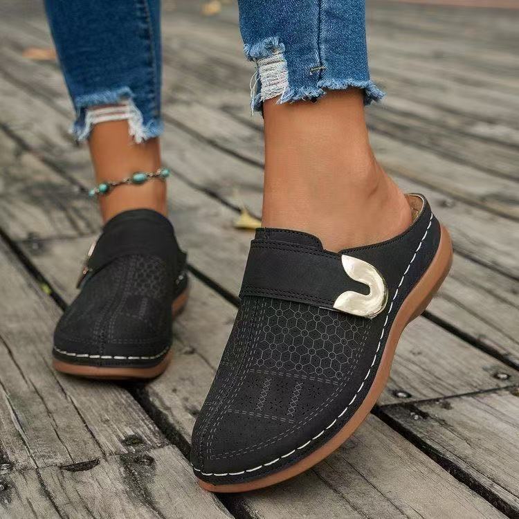 Dame Clogs med modefuld hul mønster og justerbar rem Stilla