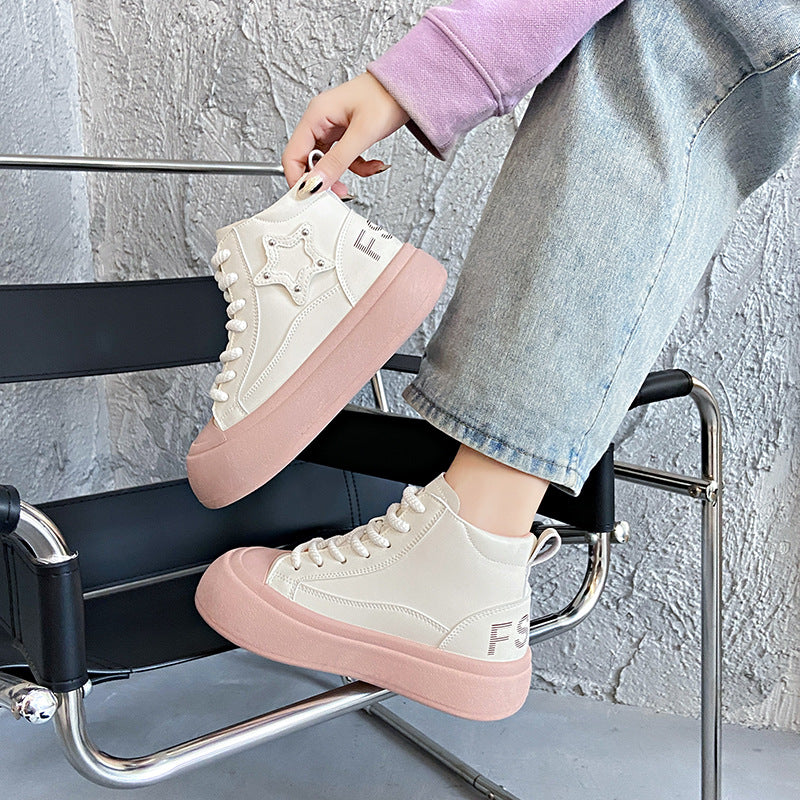 Dame High-Top Sneakers med robust sålprofil og stilfuldt detalje Stilla