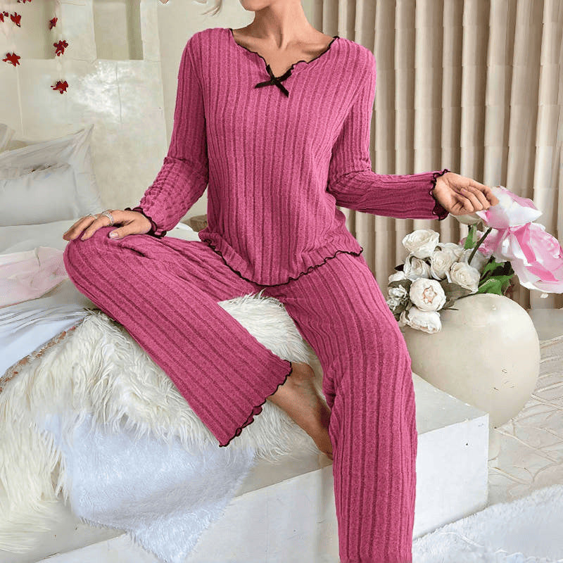 Dame hyggeligt pyjamas-sæt med forholdsmæssige ruffle-detaljer og fin struktur Stilla