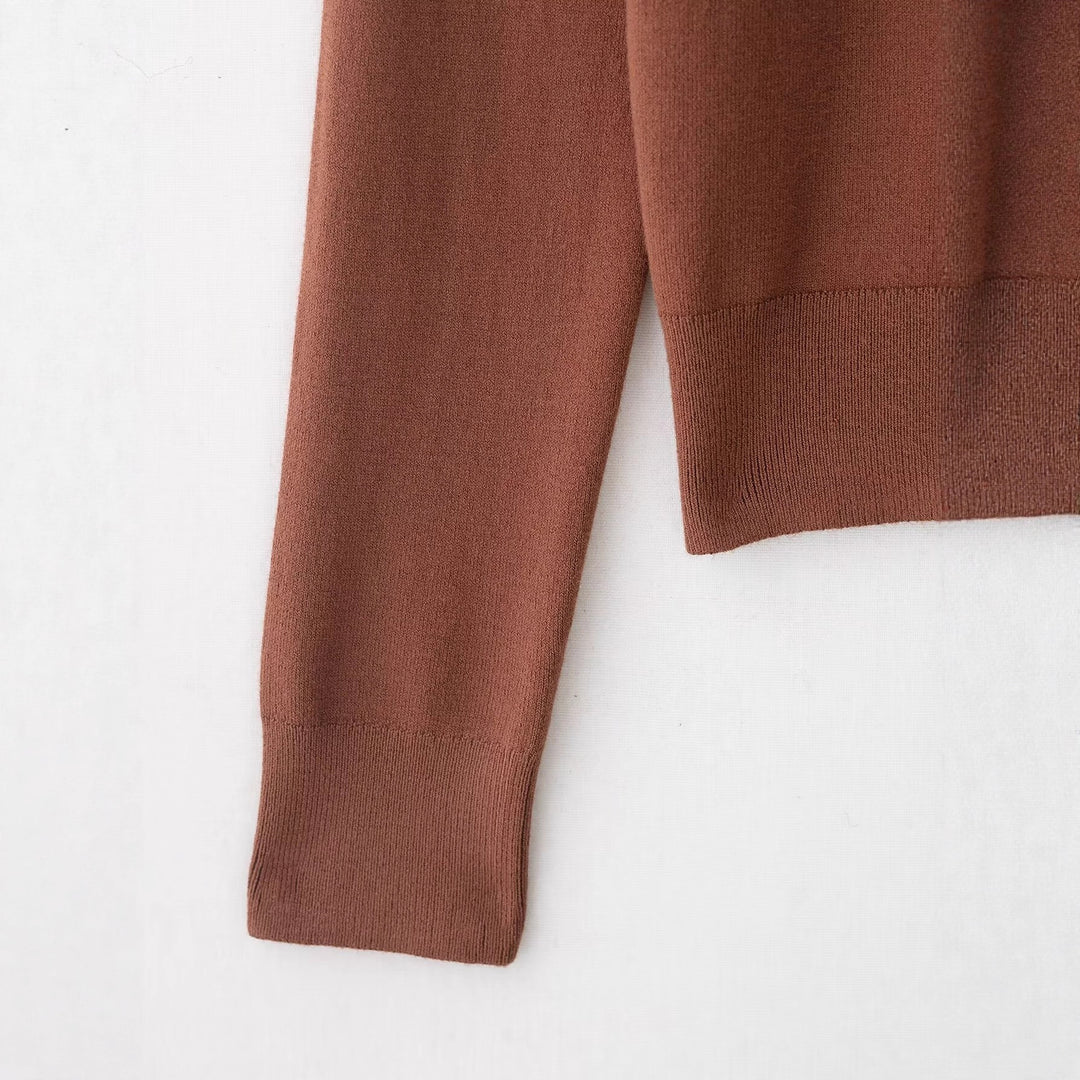 Kvinders fashionable strikket cardigan med elegant perleudsmykning Stilla