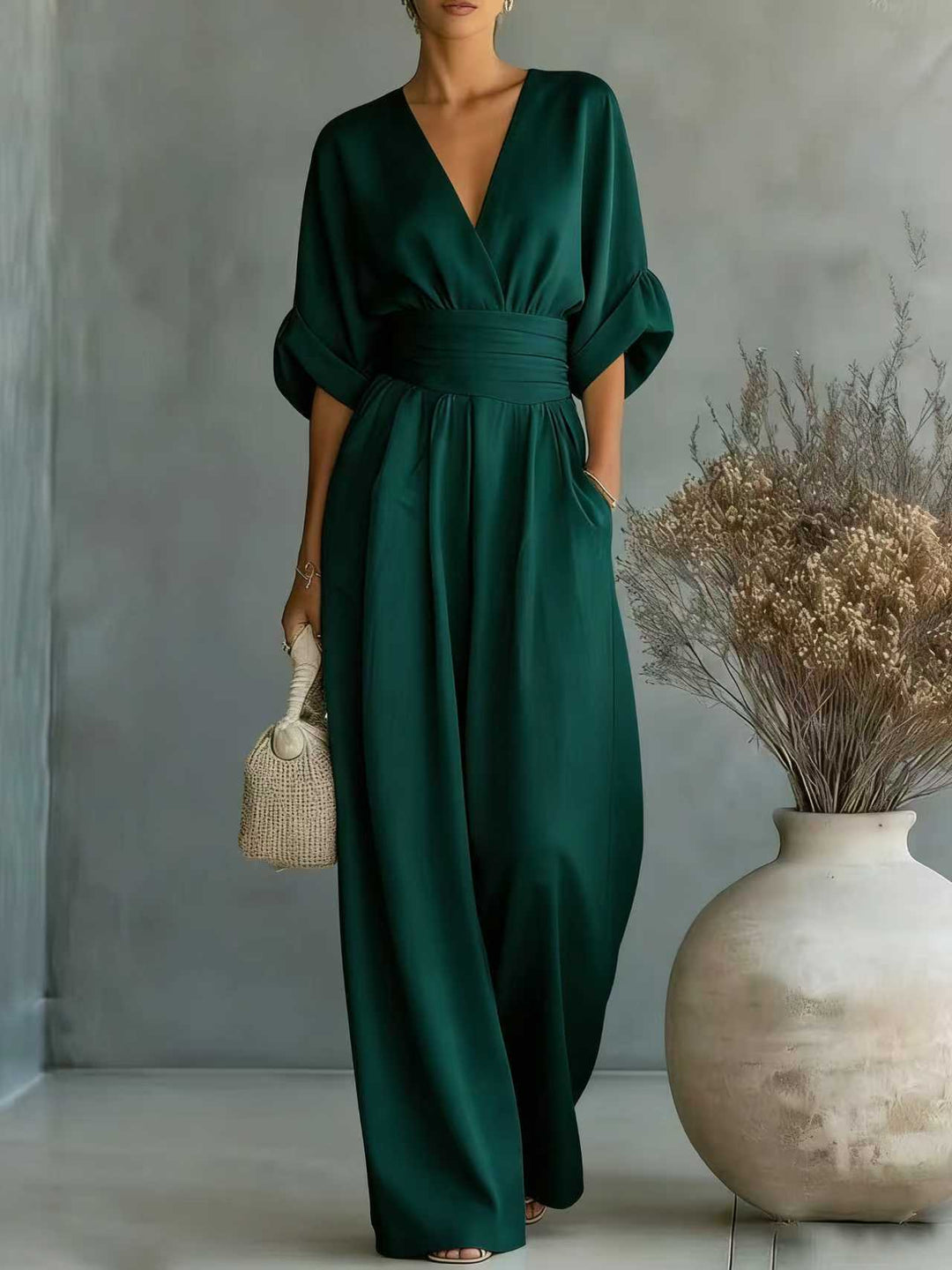 Dame jumpsuit med elegant V-udskæring og bredt ben Skovae