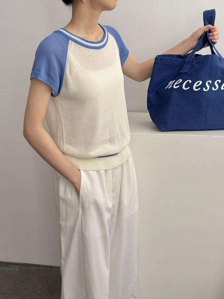 Dame casual kortærmet top med fashion farvekombination og fine detaljer Stilla