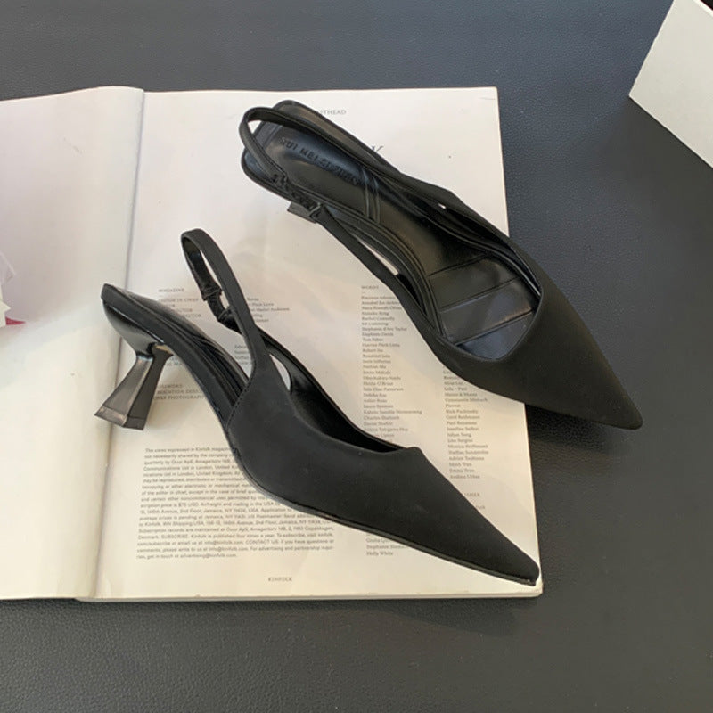 Dame Slingback Højhælede med elegant spids design og moderne blokhælkonstruktion Stilla
