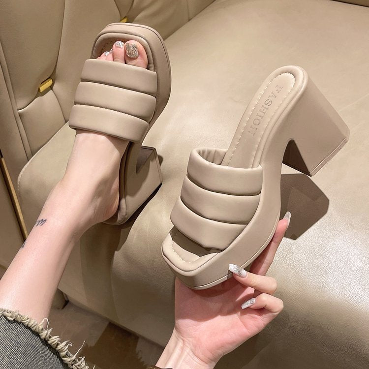Dame platform sandaler med bred remdesign og moderigtig blokhæl Stilla