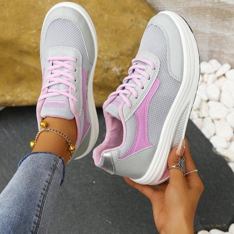 Dame Sporty Sneakers med åndbart mesh og trendy plateau sål Stilla