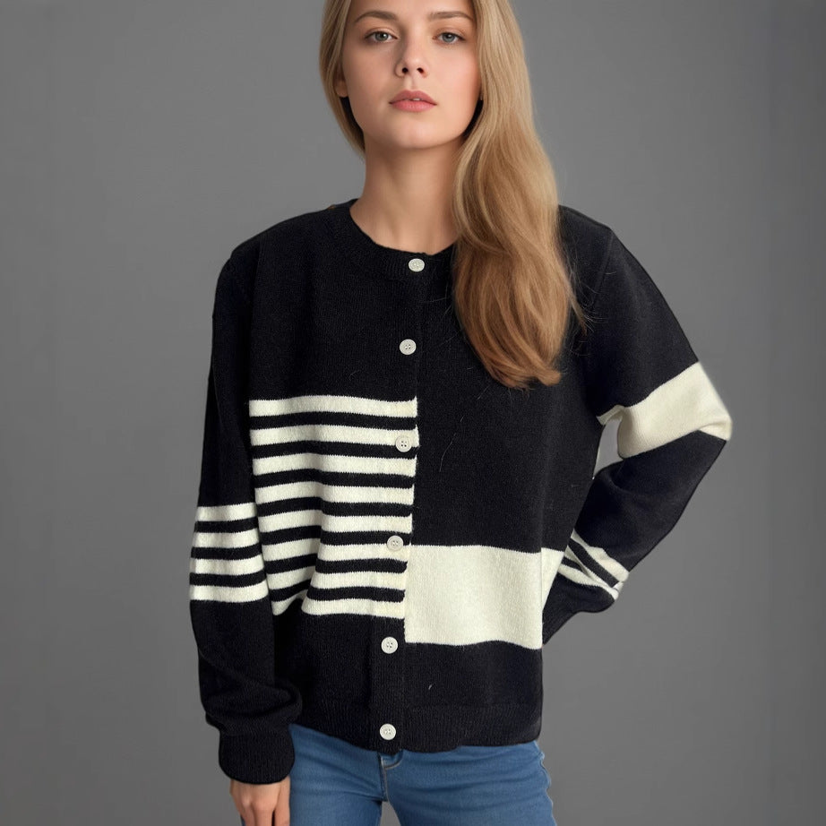 Kvinders afslappede cardigan med kontrasterende striber og elegante knapdetaljer Stilla