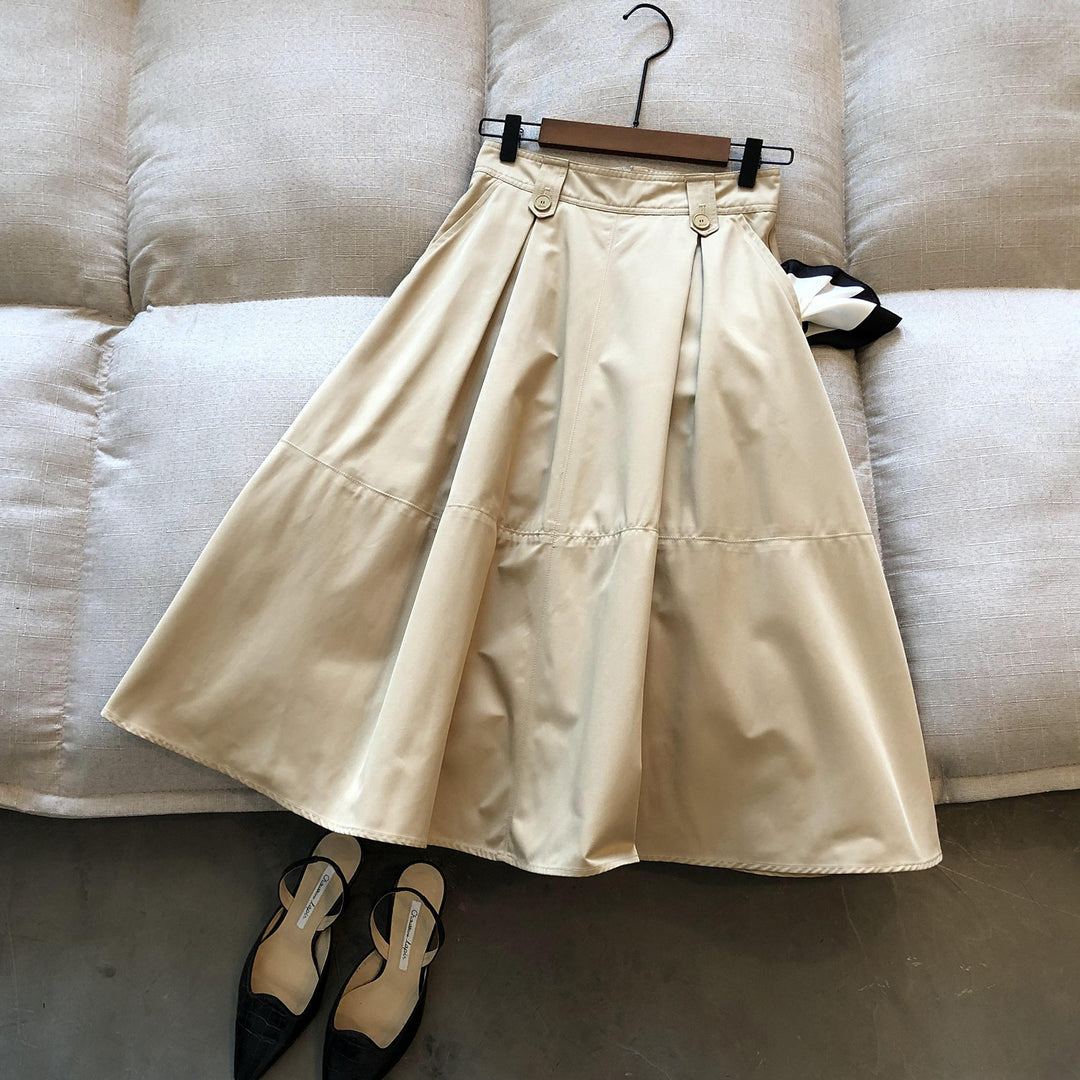 Dame midikjole med elegante folddetaljer og sidelommer Stilla