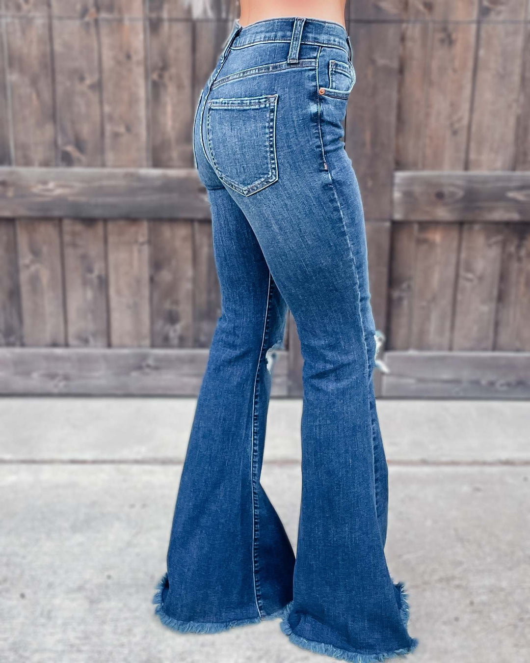 Dame Flared Jeans med høj talje og iøjnefaldende Ripped-detaljer Stilla