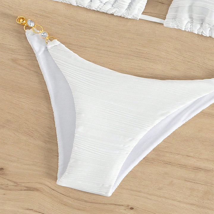 Dame trekant-bikini-sæt med elegante smykkedetaljer og raffinerede volanger Stilla