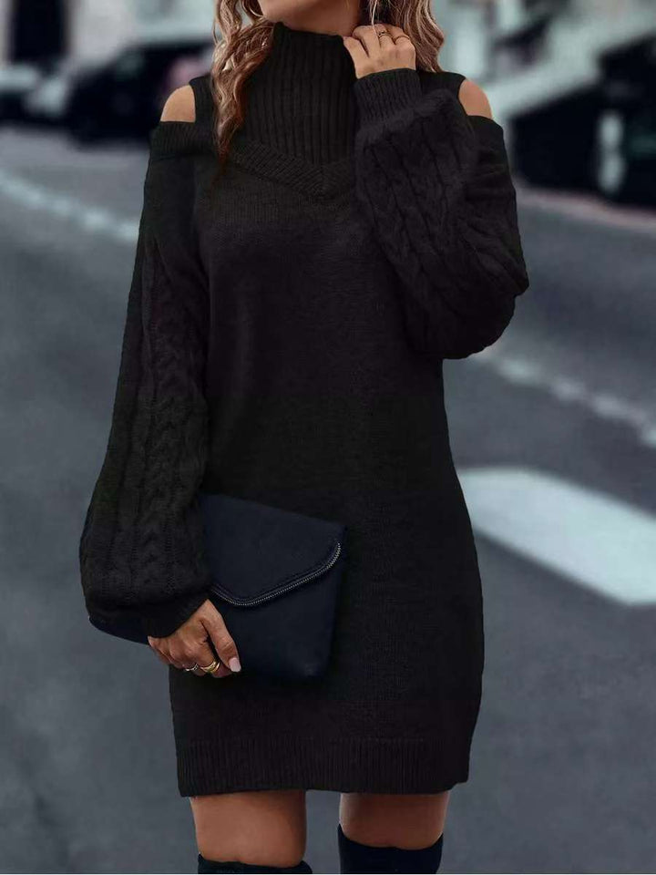 Kvindernes strik kjole med asymmetrisk off-shoulder design og voluminøse ærmer Stilla