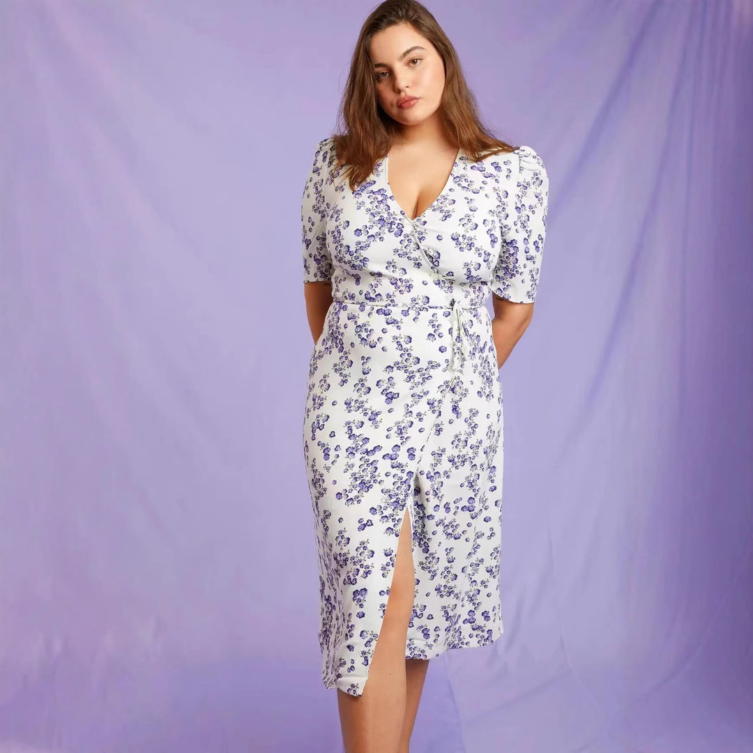 Dame wrap kjole med romantisk blomsterprint og feminine puffærmer Stilla