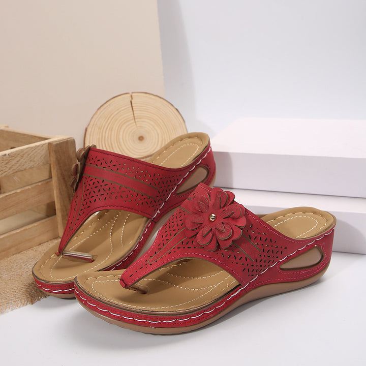 Dame flip-flops med stilfulde blomsterapplikationer og ergonomisk fodseng Stilla