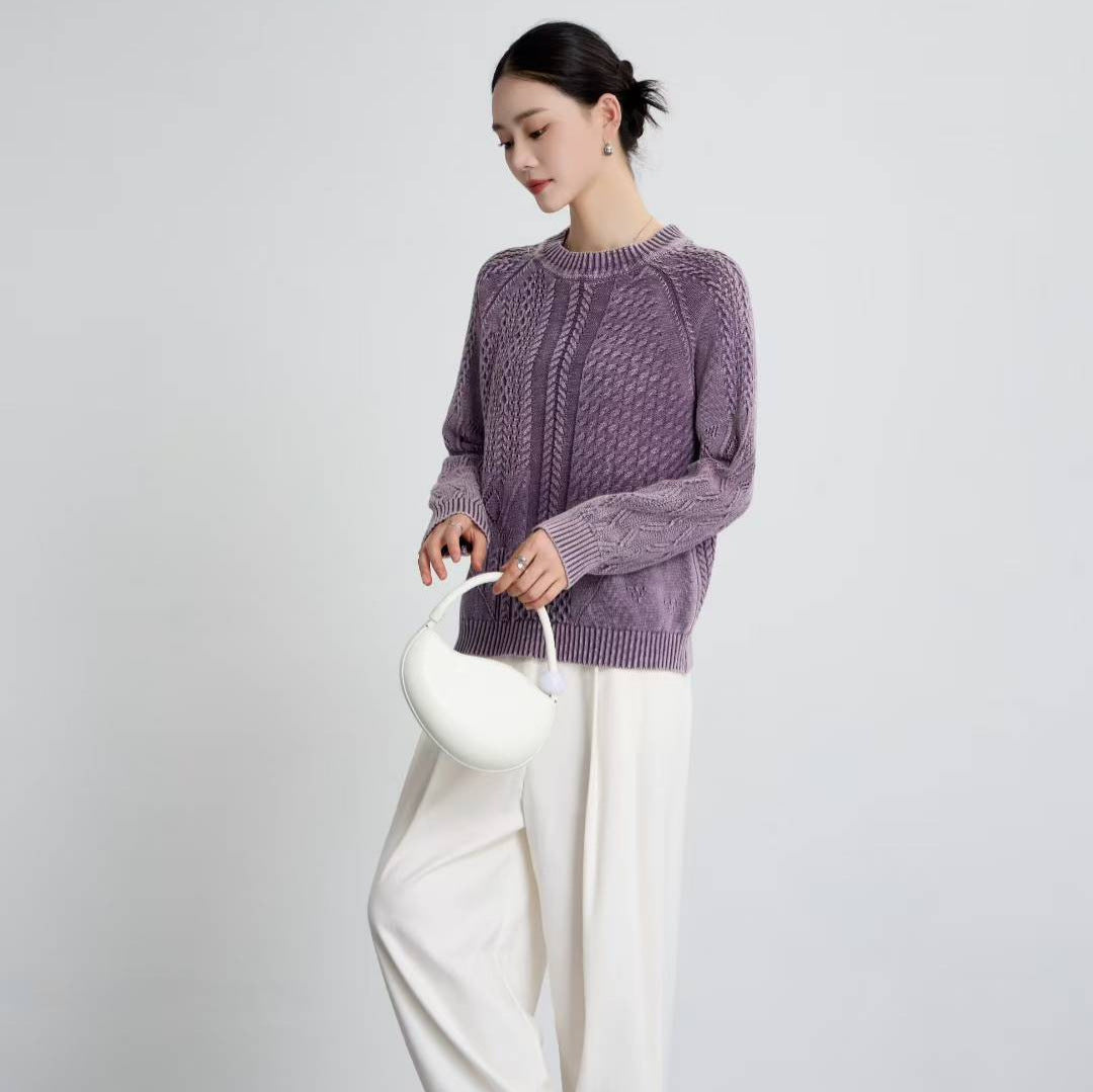 Kvindes fashionable sweater med tekstureret kabeldesign og rund halsudskæring Stilla