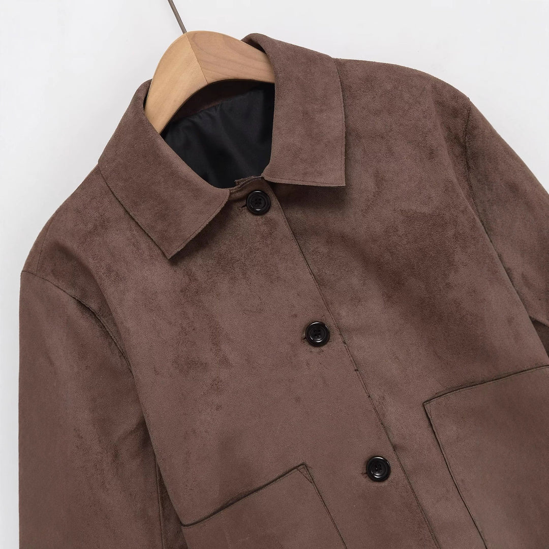 Kvindernes fashionable korte jakke lavet af blødt struktureret materiale Stilla