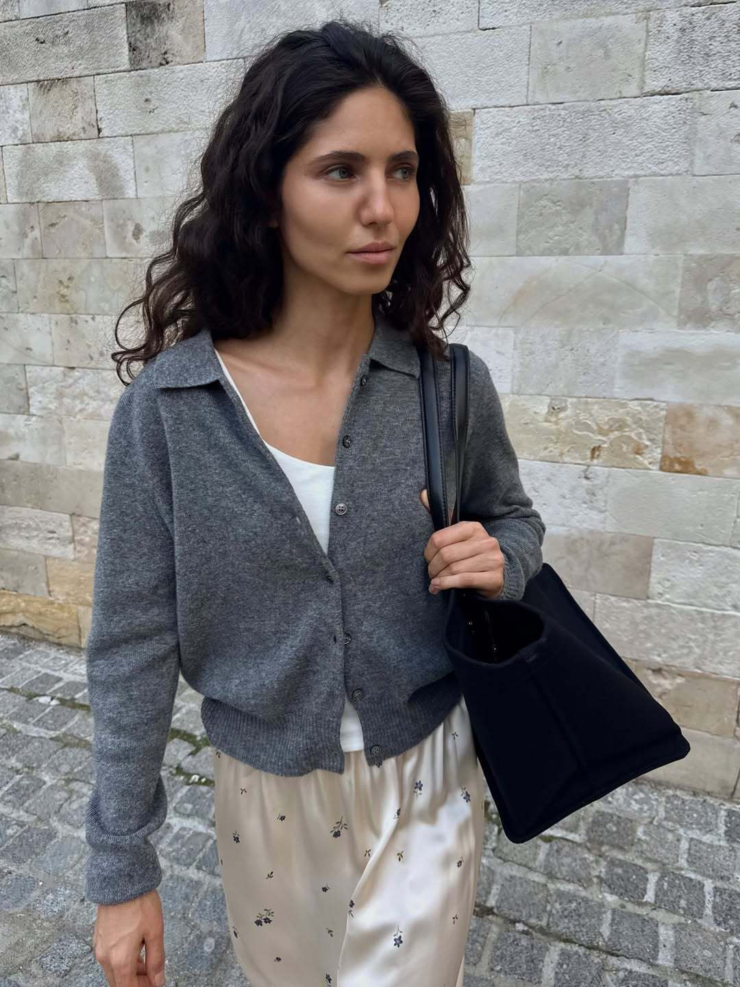 Dame cardigan med tidløst design og elegant knaplukning Stilla
