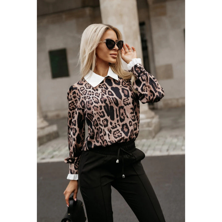Damebluse med leopardmønster og kontrasterende krave Stilla