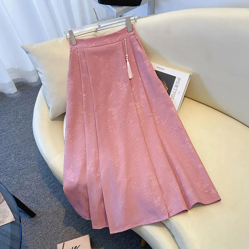 Kvinders elegante midi-nederdel med tekstureret stof og svajende snit