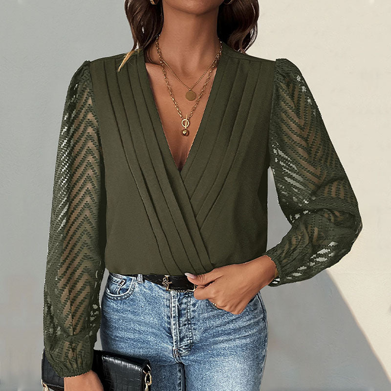 Dame wrapped blouse med fine plissé-detaljer og transparente ærmer Stilla