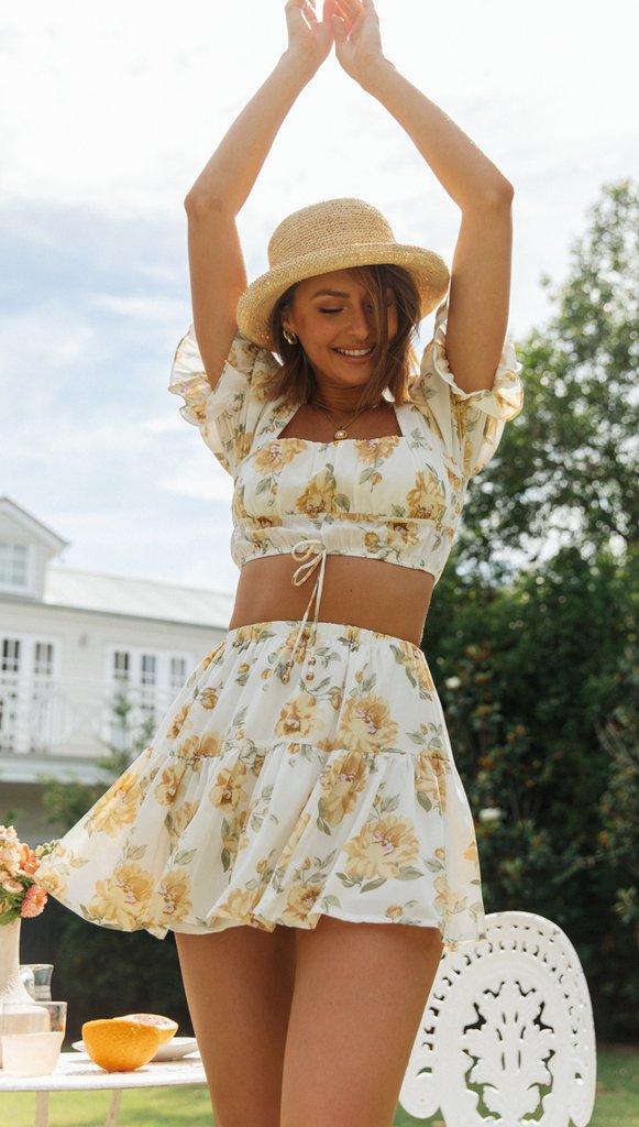 Kvinders bluse sæt med blomsterdesign og luftige flæser Stilla