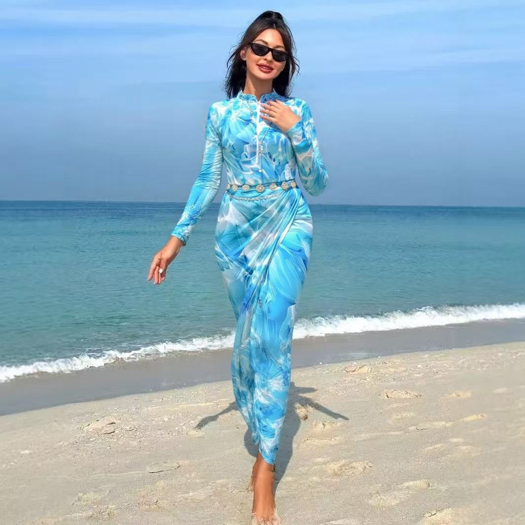 Dame elegant stranddragt med figursyet snit og blomstret design Skovae