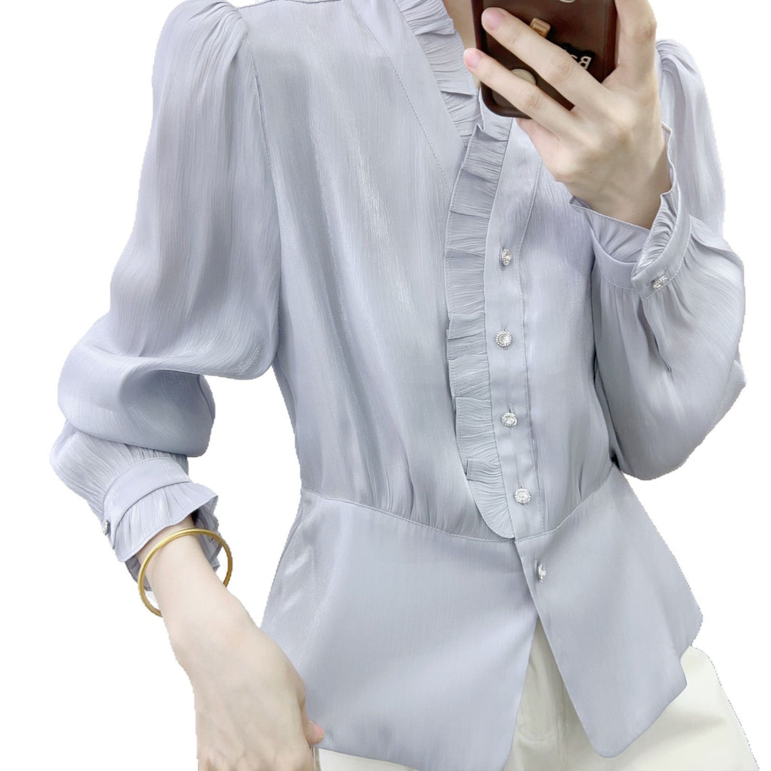 Dame elegant bluse med flæse design og dekorative knapdetaljer Stilla