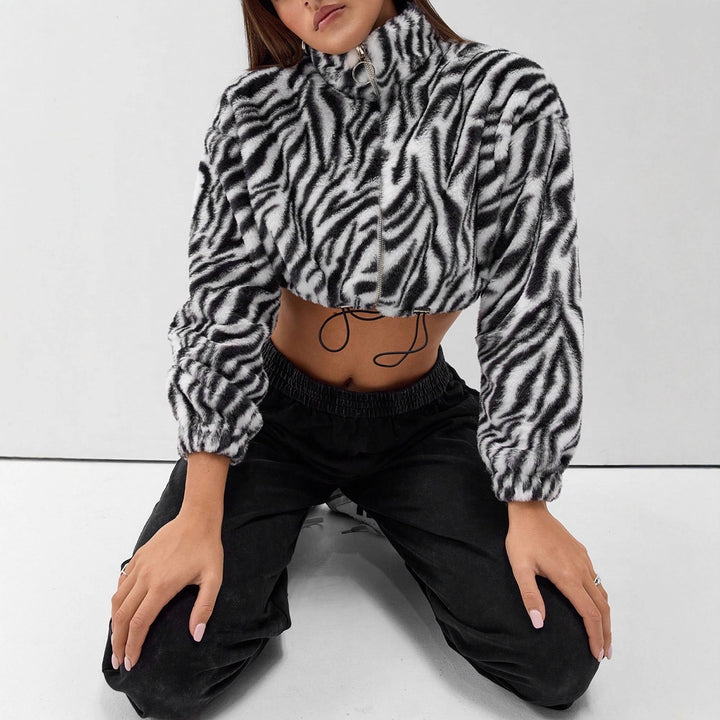 Kvinder cropped fleecejakke med moderne zebra design og elastiske manchetter Stilla