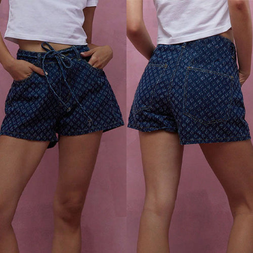 Dame denim-shorts med justerbart taljebånd og trendy vask Stilla