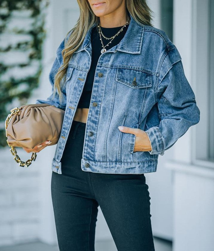 Damer afslappet jeansjakke med oversized snit og moderne detaljer Stilla