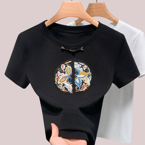 Dame T-shirt med kunstnerisk broderi og elegant slids Stilla