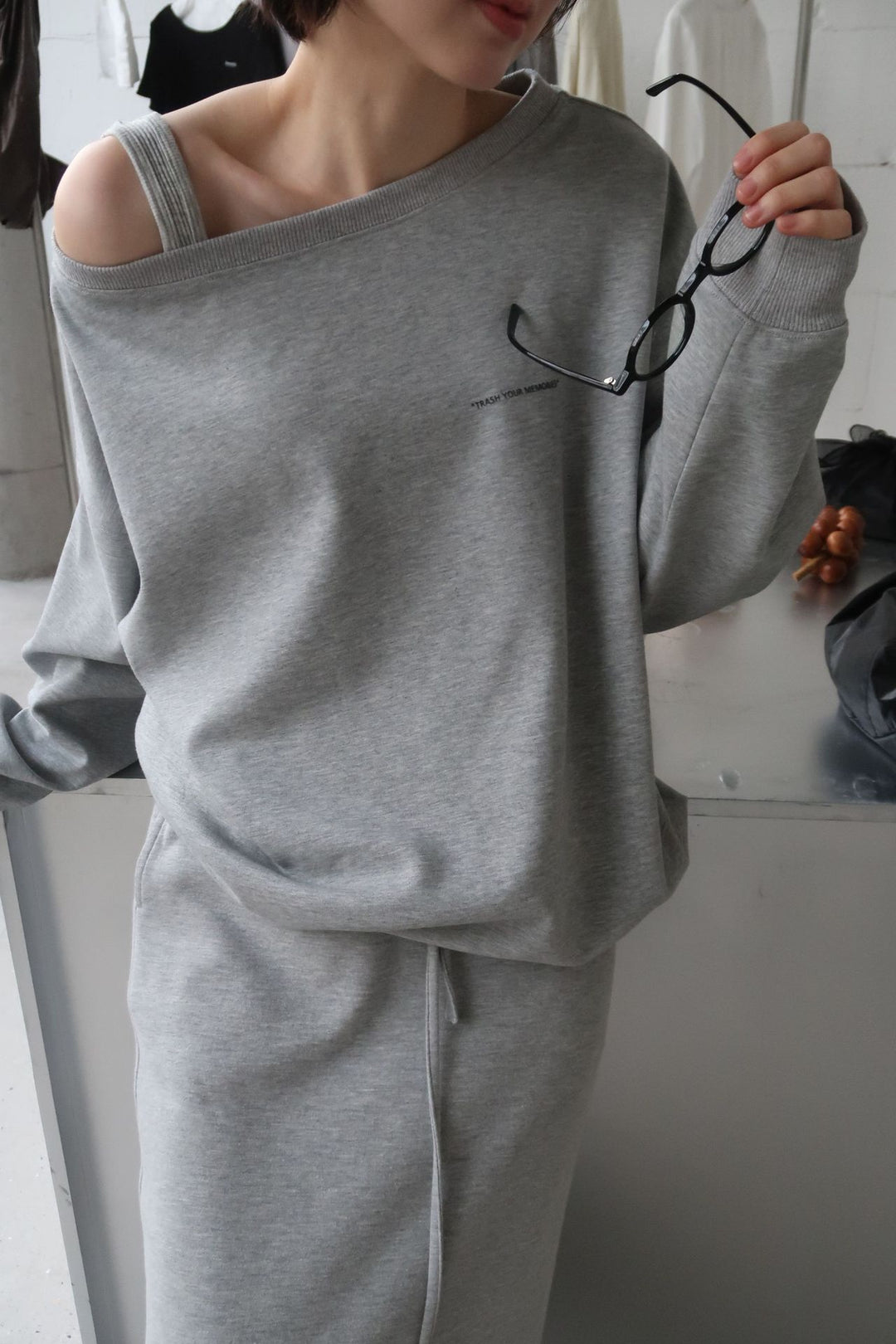 Dame oversized sweatshirt med asymmetrisk udskæring og afslappet pasform Stilla