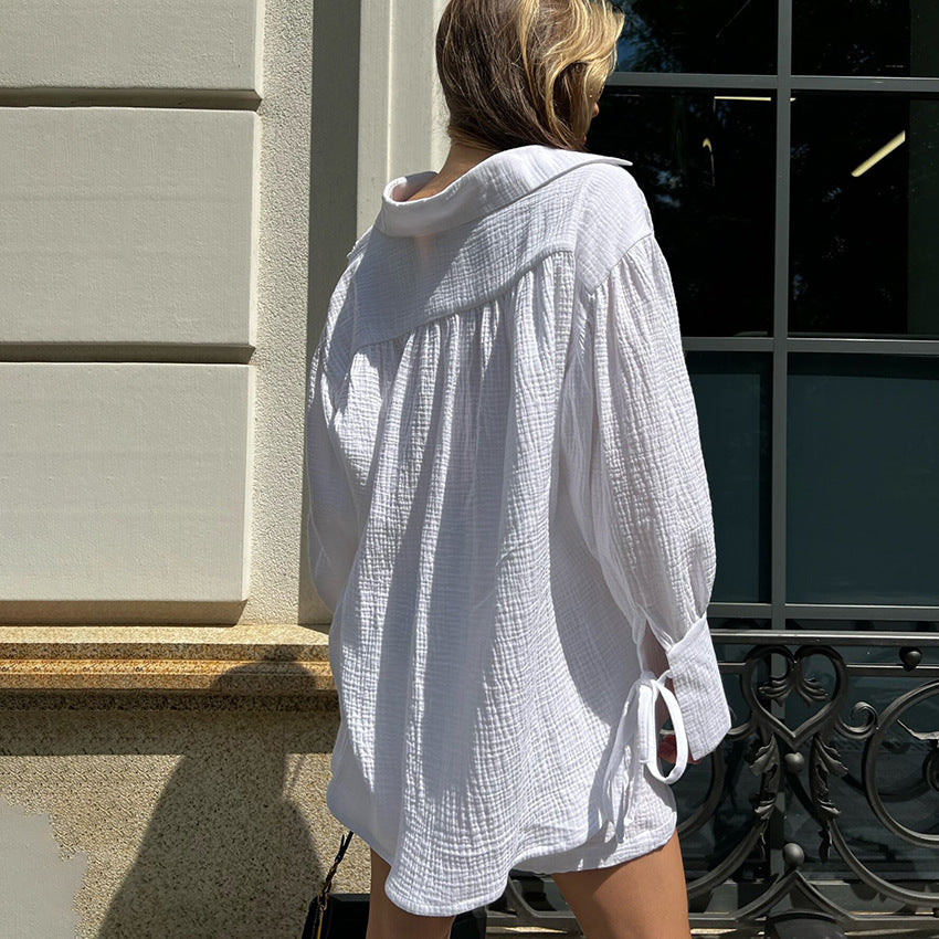 Dame let fritidssæt lavet af åndbart materiale med afslappede shorts og oversized skjorte Stilla