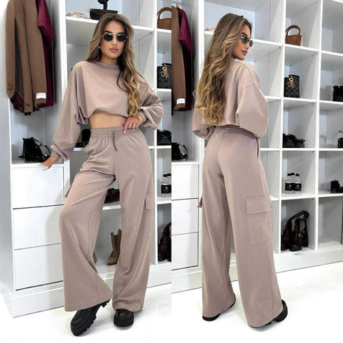 Kvindernes afslappede cargo loungewear sæt med cropped top og brede bukser Skovae