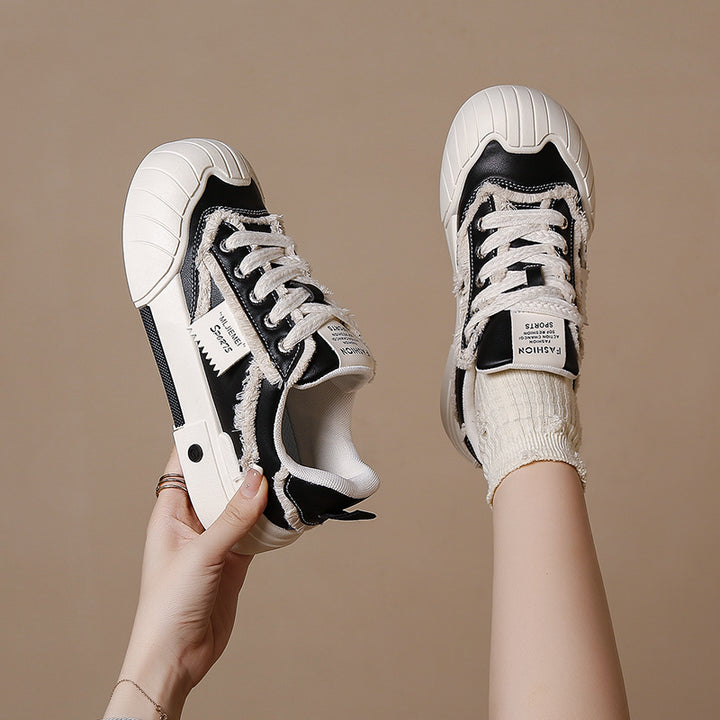 Dame sport sneakers i moderne retro-design med robust overdel og skridsikkert sål Stilla
