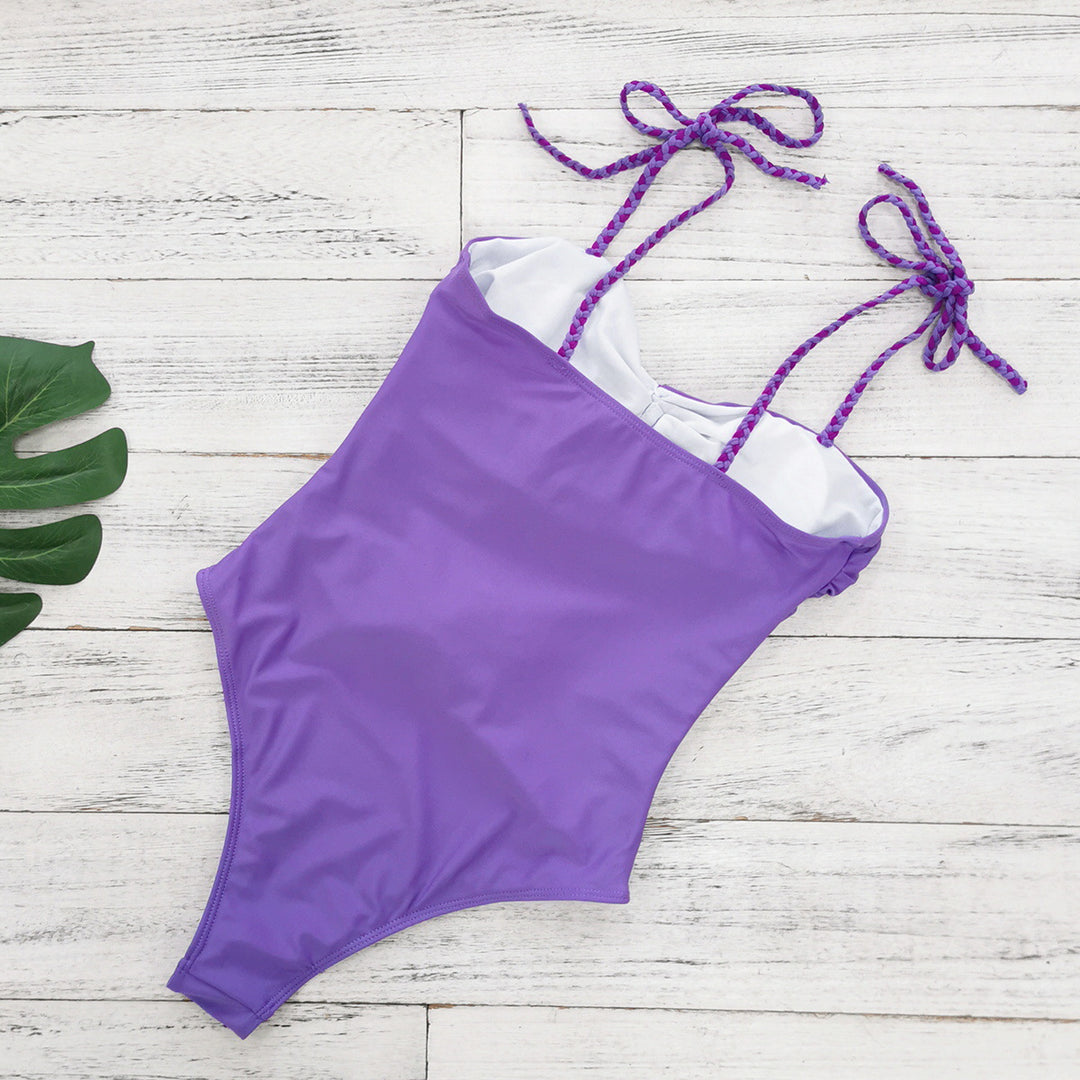 Dame Heldragt med legende flæse-design og dekorative blomsterapplikationer Stilla
